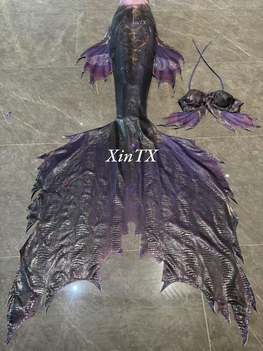 man woman mermaid tail hot sta - Aquarium & Marine Museum Universiti Malaysia Sabah Kota Kinabalu Sabah Photos 评论和价格
